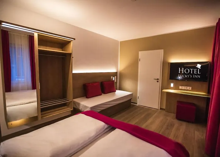 Luckys Hotel 3*