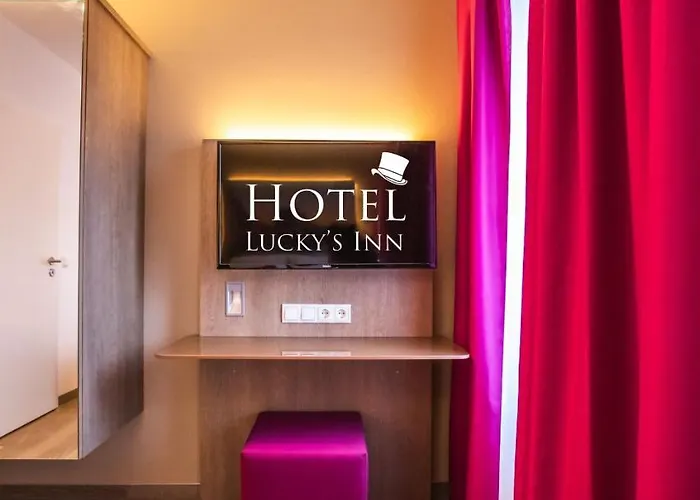 Luckys Hotel