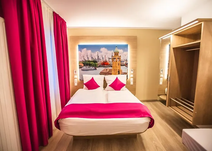 Luckys Hotel 3*