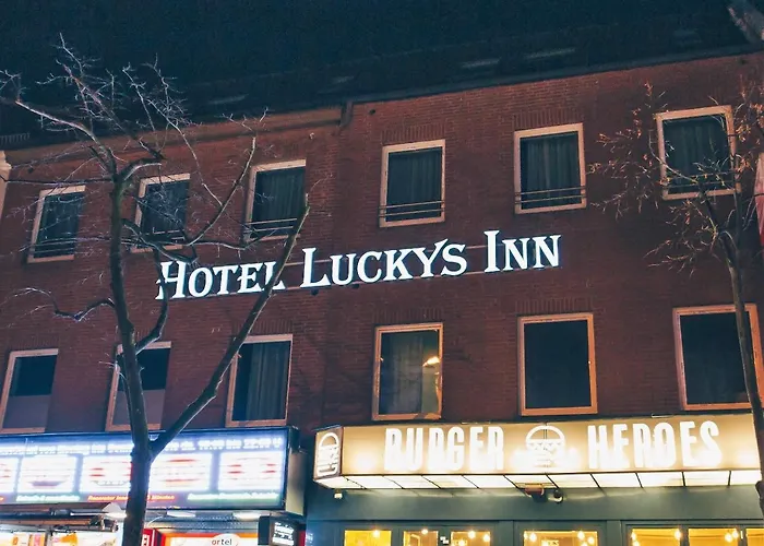 Luckys Hotel 3*